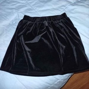 Girls skirt black size 7/8
